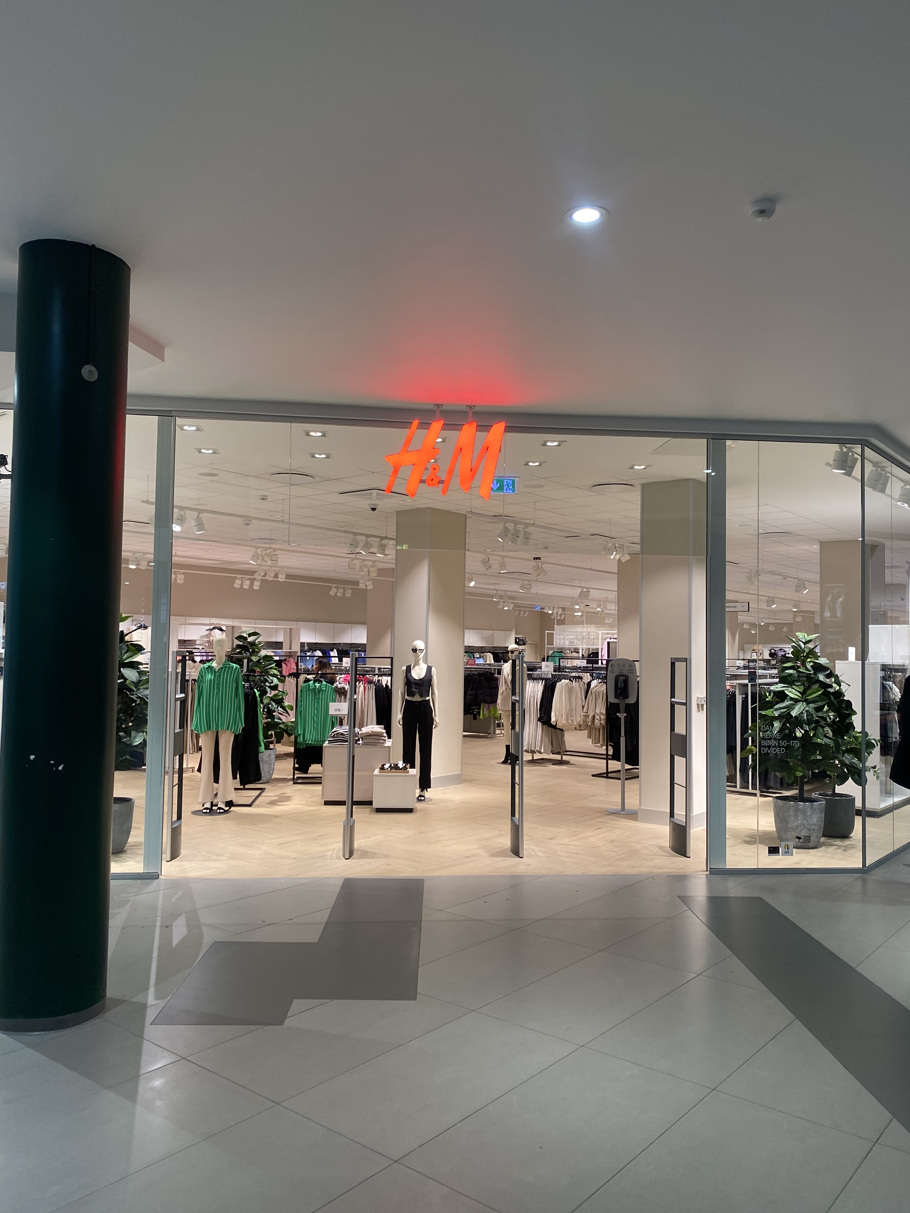 H&M Kennedy Arkaden